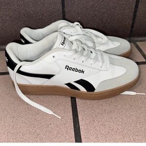Reebok Sz 9 women’s Forte Lounger white, grey beige leather and suede Like new